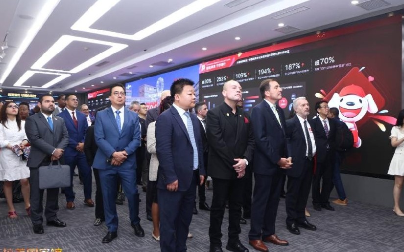 Misión Diplomática de Nicaragua visita plataforma de comercio Jingdong en Beijing