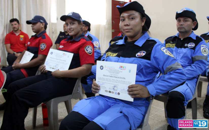 Bomberos Unidos culminan curso de rescate con técnica canina