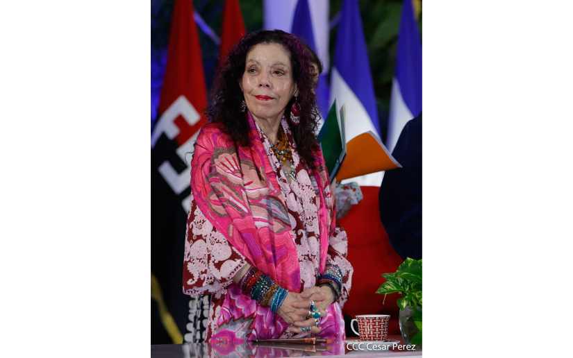 Compañera Rosario después del Acto del 44 Aniversario del Ejército de Nicaragua