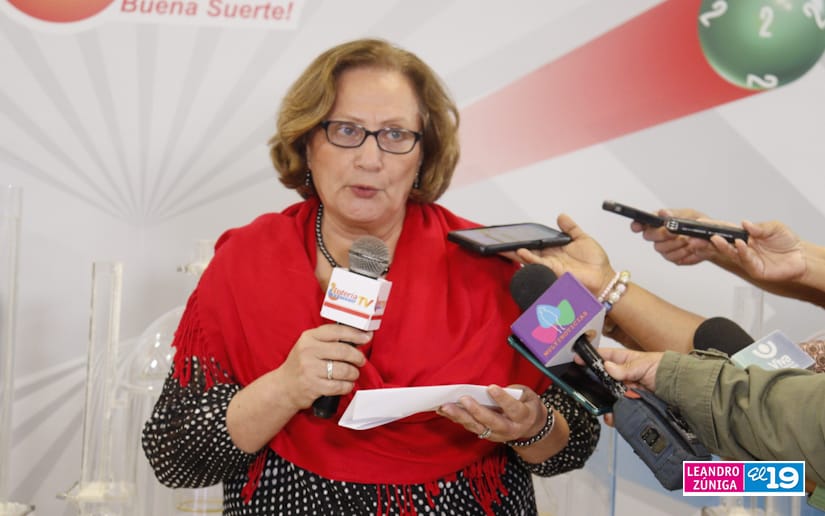 Toyota Hilux del juego Balotas de Lotería Nacional se va a Tipitapa