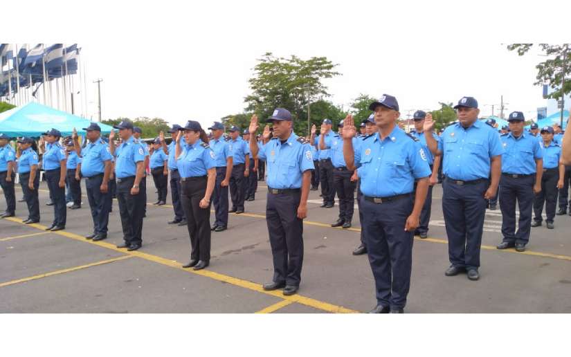 Policía Nacional asciende en grados policiales a oficiales de la Dirección de Seguridad Personal