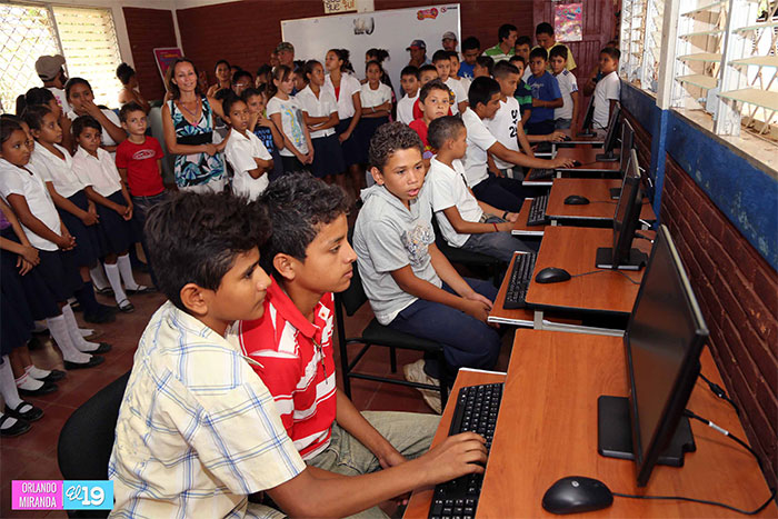 Gobierno dota de aulas tecnológicas a colegios de Masatepe y de Diriamba