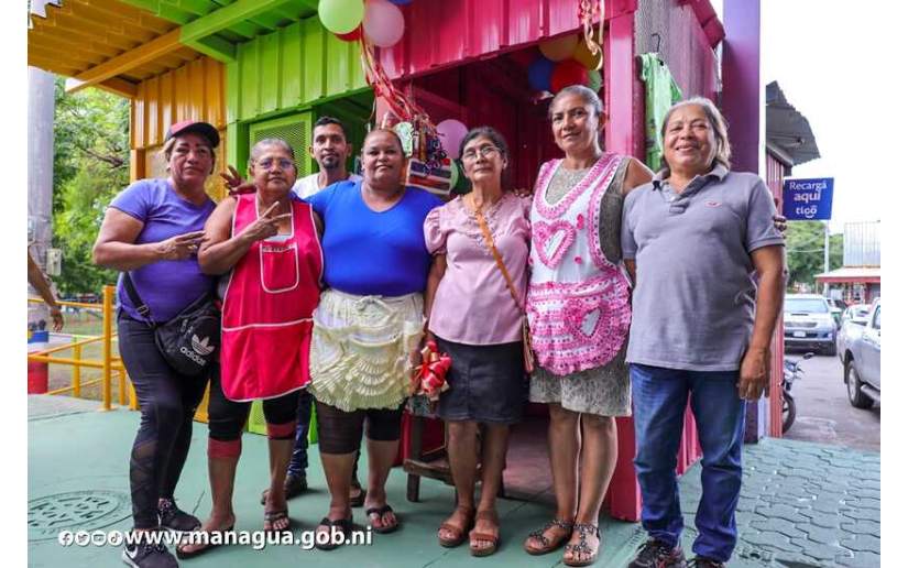 Alcaldía de Managua entrega tramo digno a la comerciante de la tercera edad Salvadora Aburto