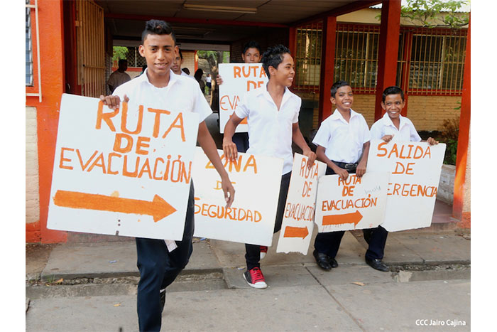Reinician clases y realizan simulacros en colegios de Managua