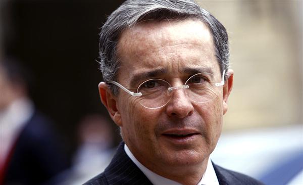 Uribe comparece a fiscalía en Bogotá para declarar por caso J.J. Rendón