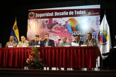 Venezuela activará brigadas especiales contra paramilitares y narcotraficantes