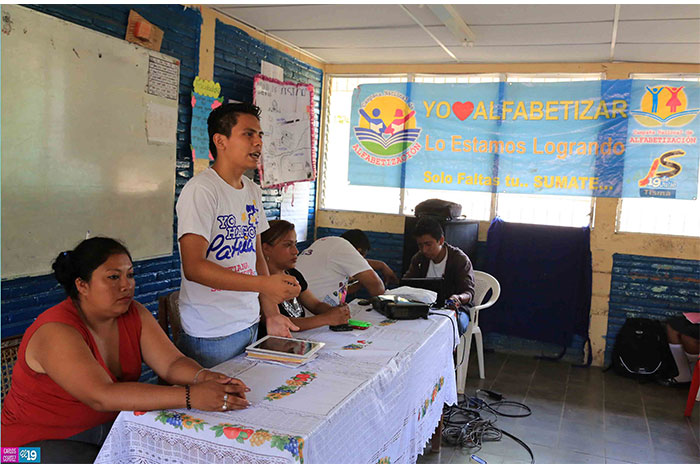 Alfabetizadores sostienen encuentro con estudiantes del Centro Escolar Sandino