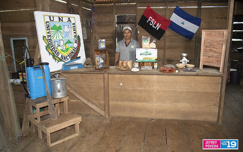 Nicaragua: Marcas indígenas florecen en Tiktik Kaanu gracias a la Universidad en el Campo