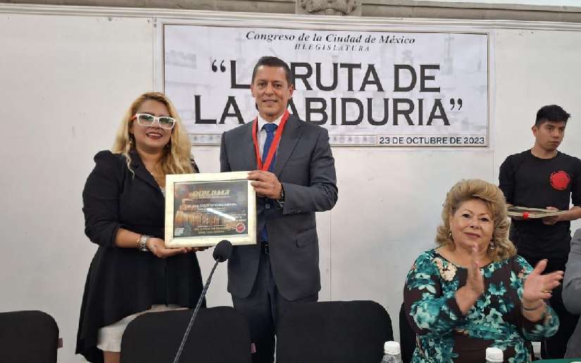 Nicaragua recibe la Medalla al Mérito Cultural en México