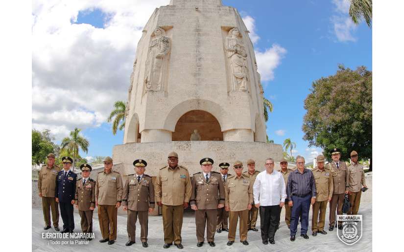 El Comandante en Jefe del Ejército de Nicaragua en visita oficial en Cuba