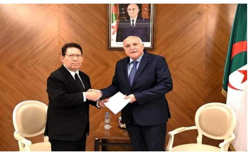 Embajador Wilfredo Moncada presentó Copias de Estilo al canciller de Argelia