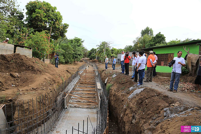 Alcaldía de Managua supervisa avance de revestimiento de cauce en el barrio Israel Galeano