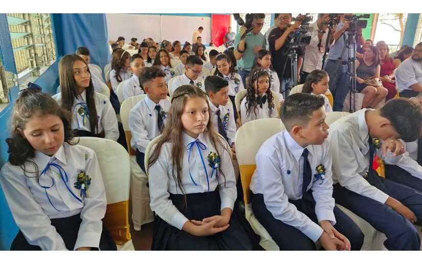 Primera promoción con certificación en idioma inglés en el colegio San Sebastián