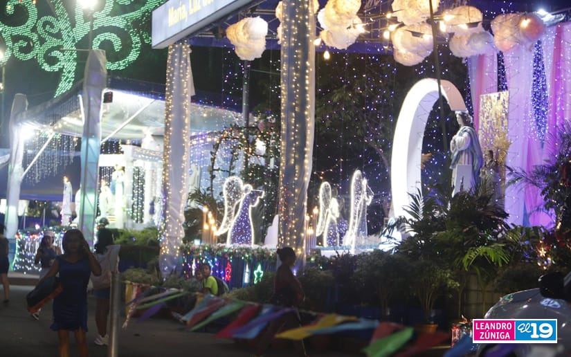 Altares de la Purísima, luces y adornos navideños fascinan a las familias nicaragüenses