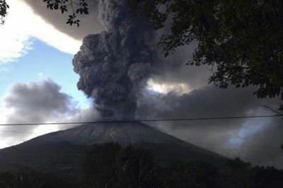 Evacuación y suspensión de clases por actividad volcánica en El Salvador