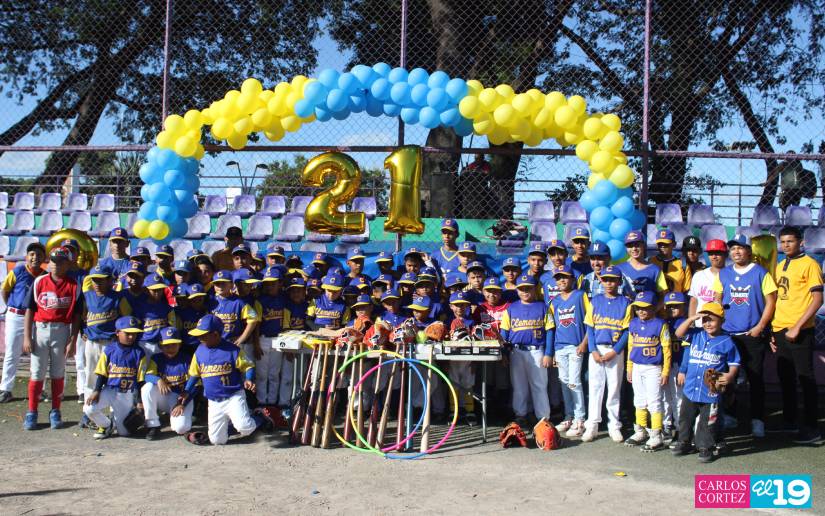 Academias de Béisbol Roberto Clemente reciben nuevos materiales deportivos
