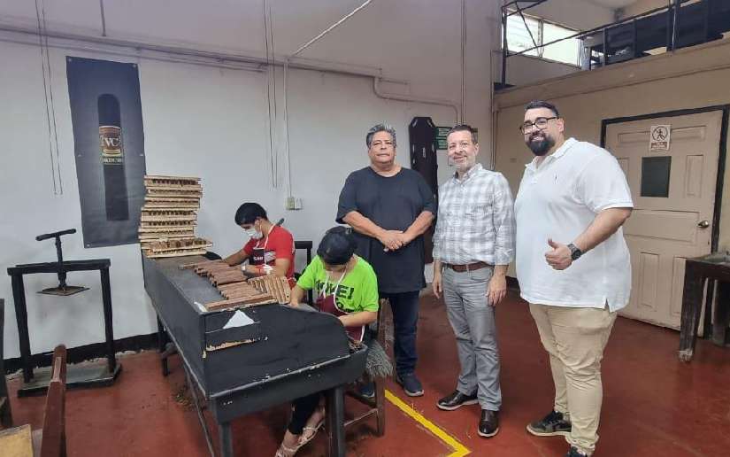 Empresa Tambor y Pesa de Estelí se desarrolla con éxito en producción de puros