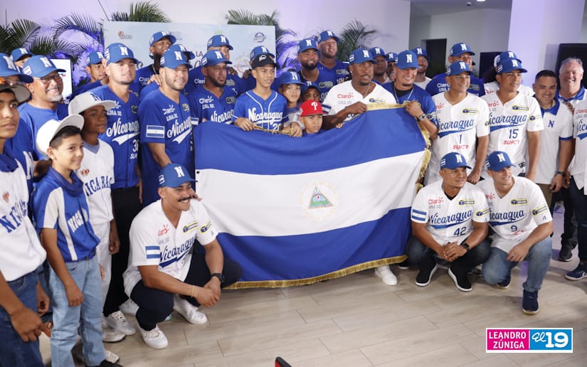 Abanderan al equipo que representará a Nicaragua en la Serie del Caribe 2024