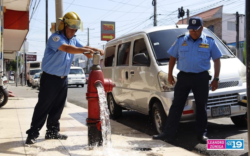Bomberos Unidos de Nicaragua inspecciona hidrantes en Ciudad Jardín