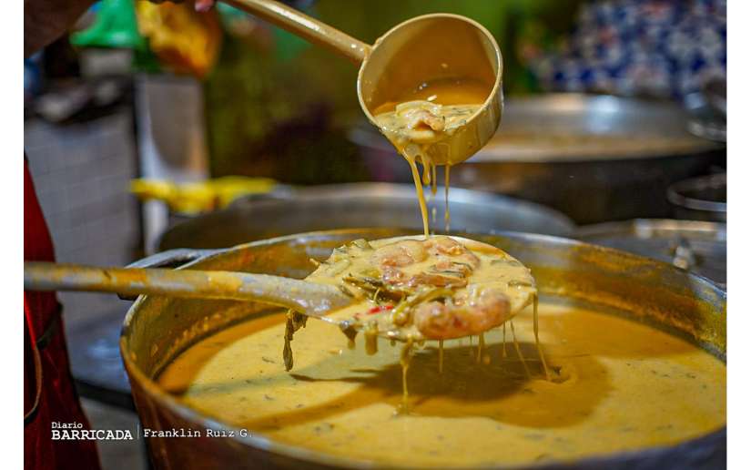 Cada viernes puede buscar su tazón de sopa de queso en el mercado Israel Lewites