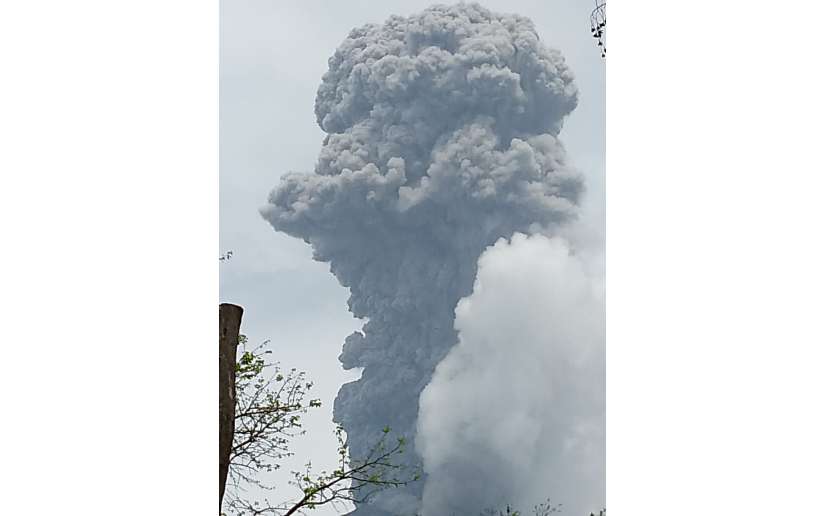 Volcán Concepción realiza emanación de cenizas y gases