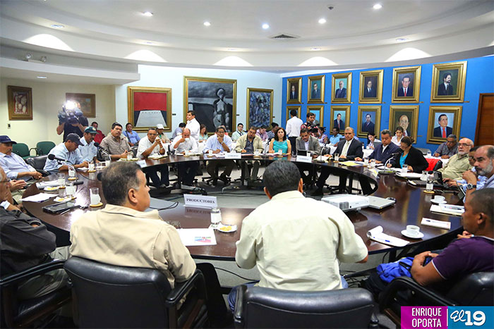 Gobierno y productores mantienen metas de producción de maíz y sorgo