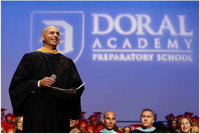 Pitbull recibe el grado honorífico del Doral College de Miami 