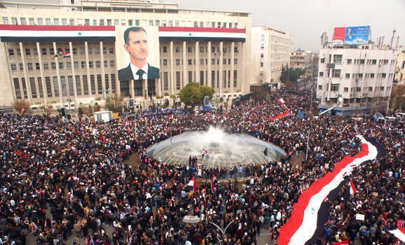 Sirios celebran en las calles triunfo de Al Assad