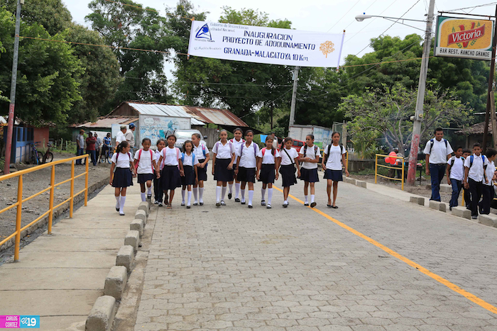 Comunidad inaugura carretera adoquinada en Malacatoya