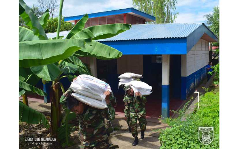 Quinto Comando Militar participó en cargue, traslado y descargue de merienda escolar en Chontales