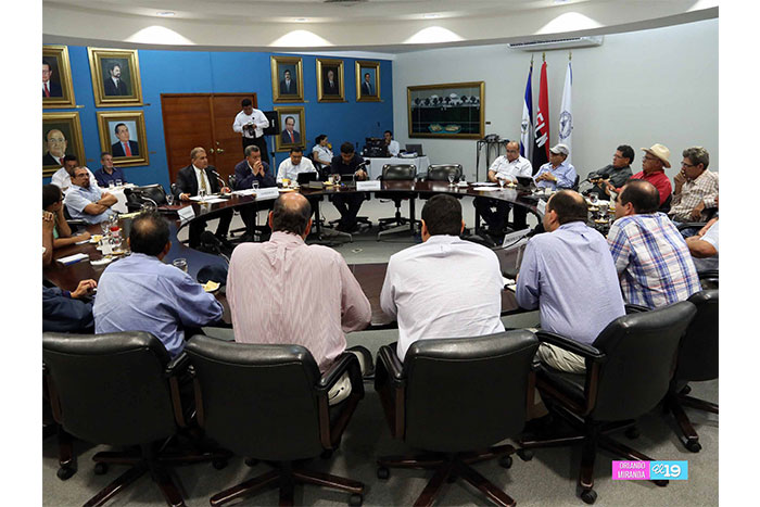 Gobierno y ganaderos unen esfuerzos para elaborar plan contingente