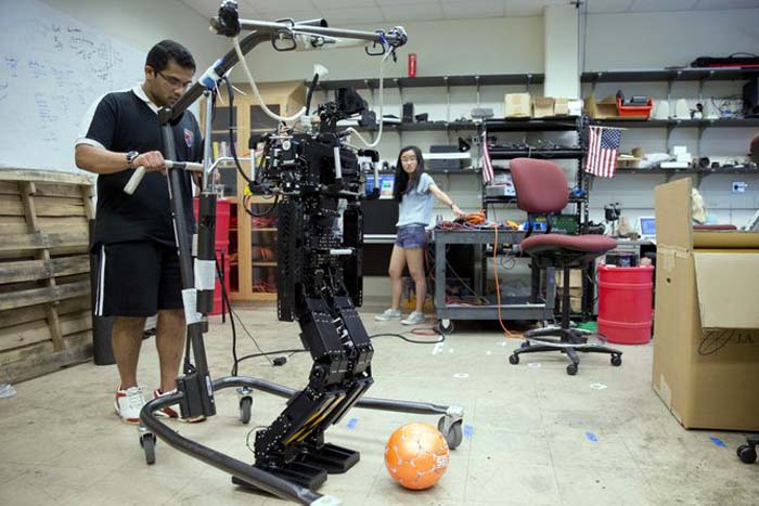 Robots entrenan para futuro Mundial de fútbol