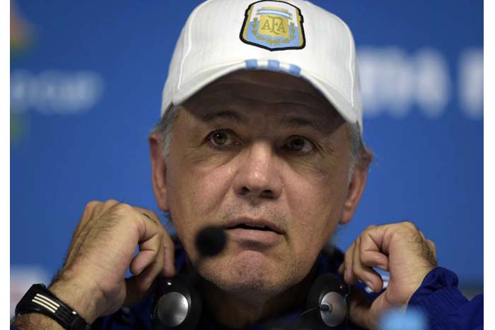Por un par de 'incorrectas' conferencias de Sabella, la FIFA multará a la Selección