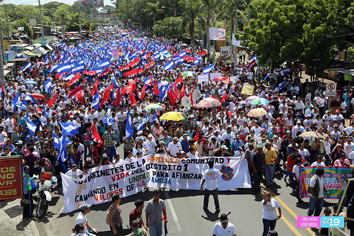 Nicaragüenses realizan caminata por la Unidad y los Valores Familiares