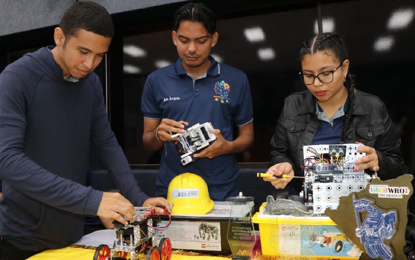 Jóvenes presentan 150 proyectos en Feria Nacional de Robótica y Tecnología Digital