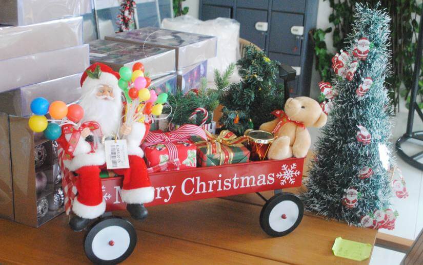 Mercado Oriental abastecido con productos navideños y para celebrar las Purísimas