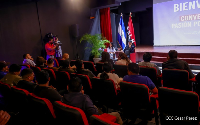 Roberto Chile, afamado documentalista y fotógrafo cubano, comparte su historia de vida en Nicaragua