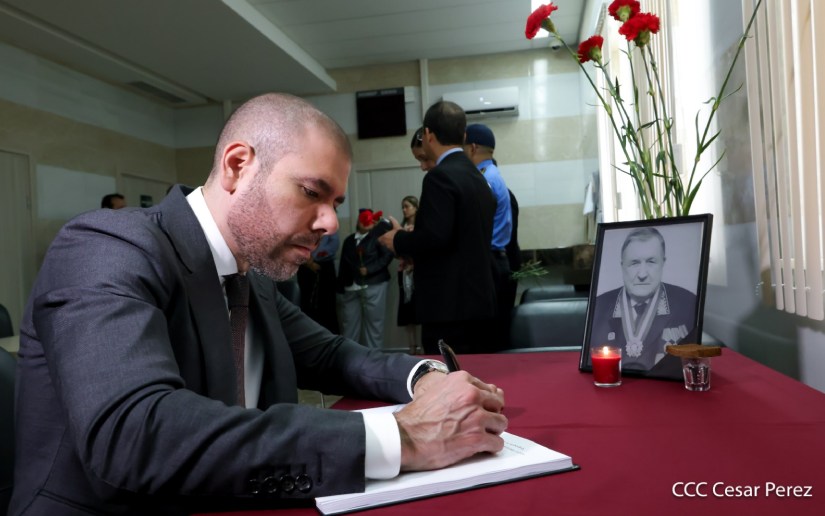 Cover image for Nicaragua firma Libro de Condolencias por paso a otro plano de vida del camarada Nikolay Vladimir