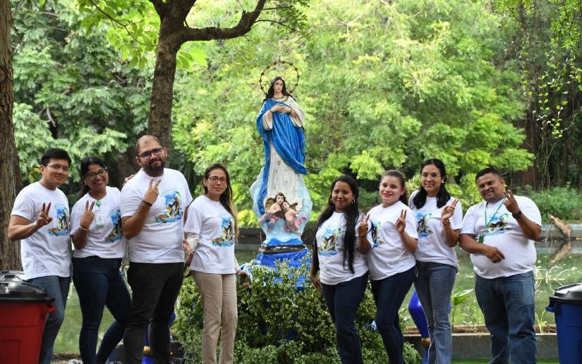 Cover image for Marena rinde honor a la Inmaculada Concepción de María