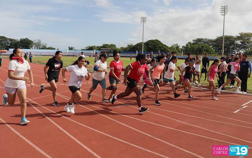 Jóvenes compiten en la Final de Atletismo de los Juegos Juveniles Managua 2025