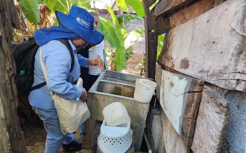 Familias del Barrio B15 se suman a la permanente jornada de lucha antiepidémica