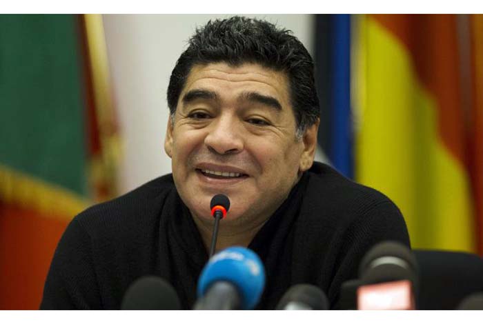 Maradona dice que el Balon de Oro debio ser para James y no para Messi