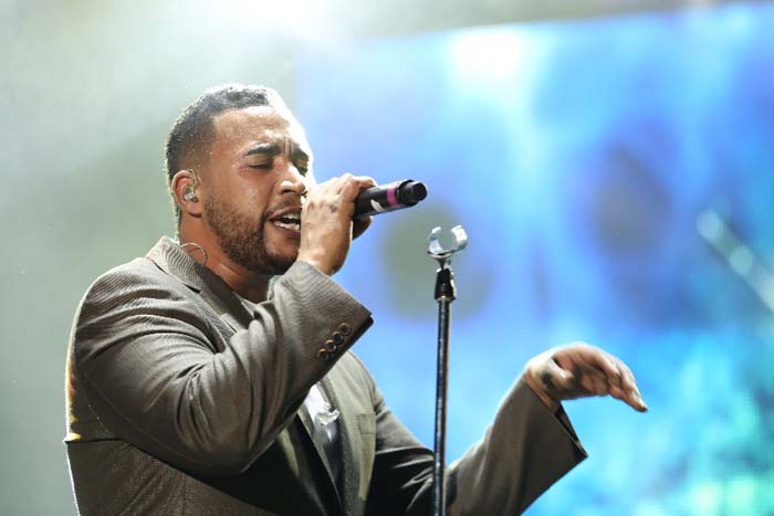 El reguetonero boricua Don Omar promociona una nueva canción para su próximo disco