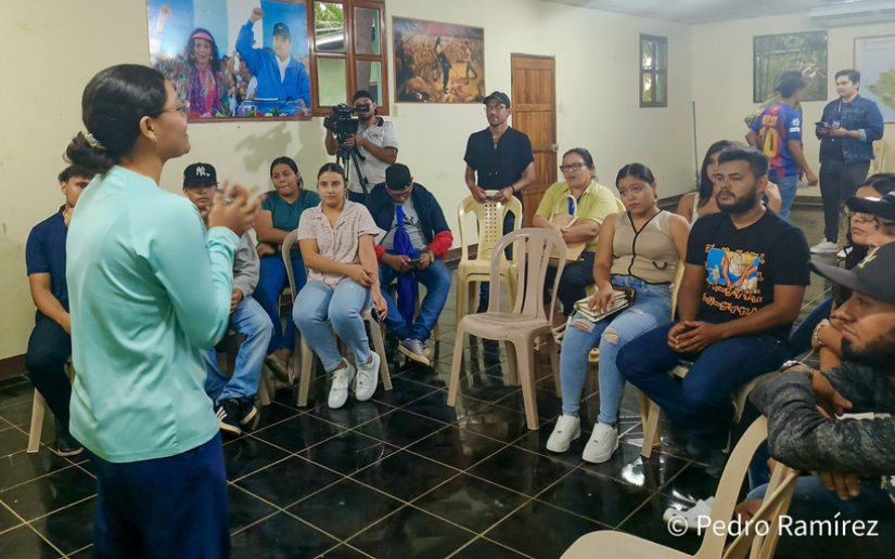 Realizan taller veterinario para el cuido y protección de las mascotas en época navideña