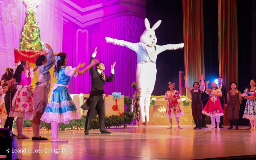 Teatro Nacional Rubén Darío se llena de la magia y música de la obra “El Cascanueces”