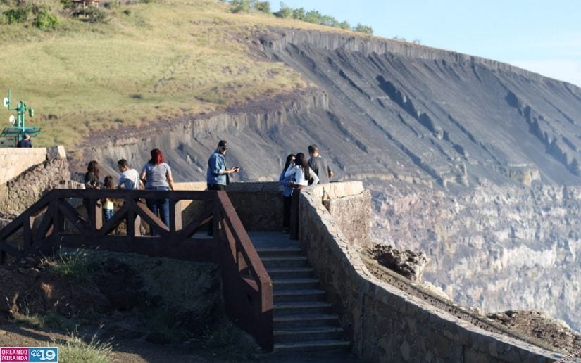 Turistas destacan belleza natural del Parque Nacional Volcán Masaya