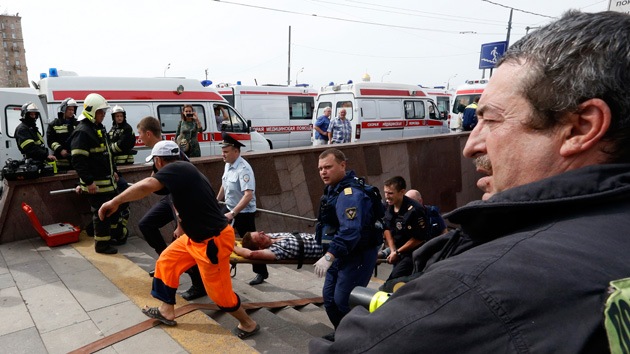 21 muertos y más de 160 heridos en el descarrilamiento de un tren en el metro de Moscú