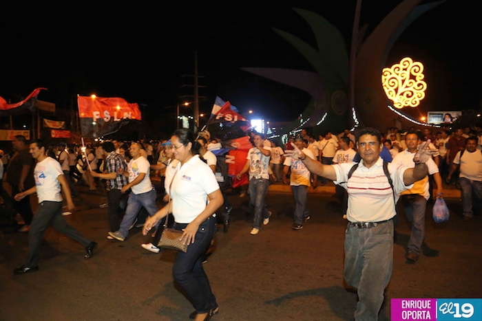 Familias celebran vísperas del 35/19