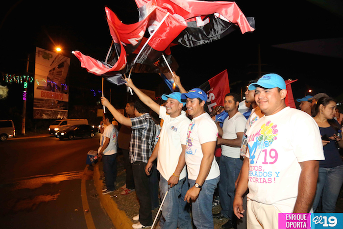 Familias celebran vísperas del 35/19