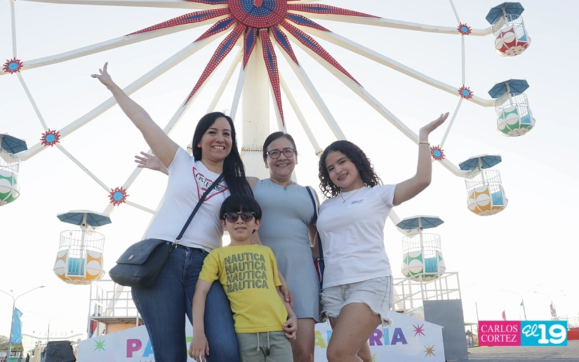 Families enjoy the weekend at Puerto Salvador Allende